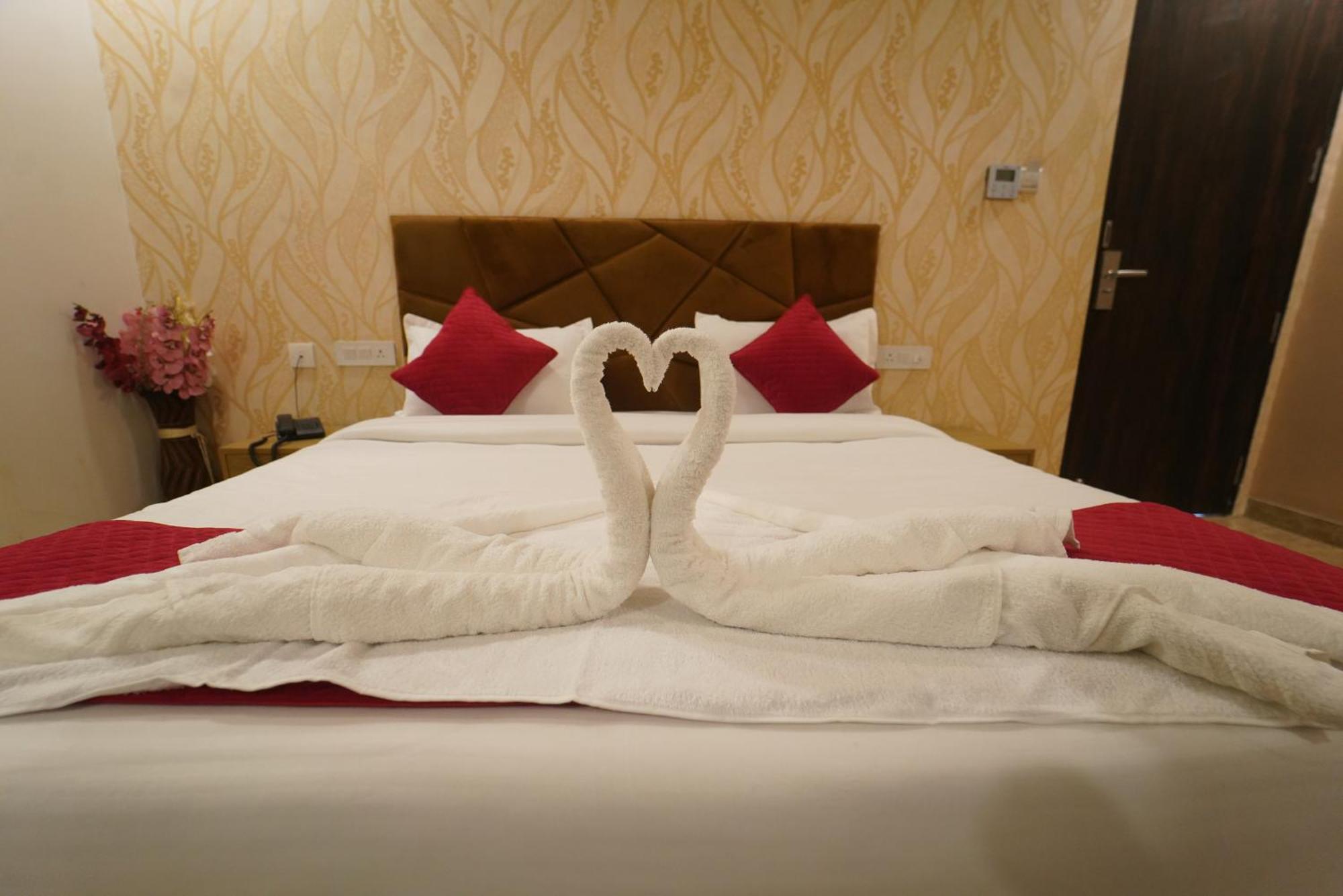 Crown Ceremonies Hotel Faridabad Exterior photo